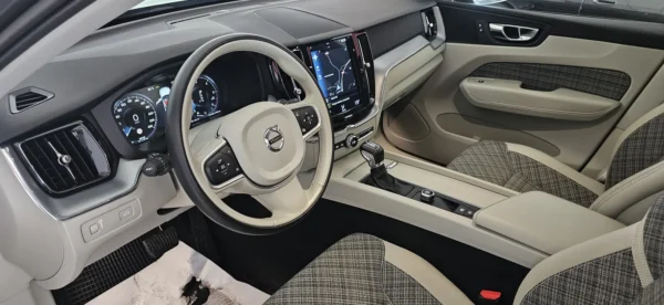 VOLVO XC60 D4 2.0D 190CV AWD MOMEMTUM AUT - Imagen 16