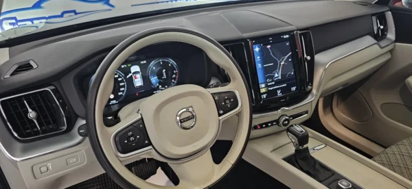VOLVO XC60 D4 2.0D 190CV AWD MOMEMTUM AUT - Imagen 17